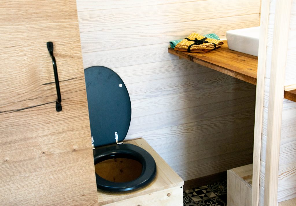 tiny house 15m2 la Odette avec toilettes sèches fabriquées sur mesure pour la salle d'eau